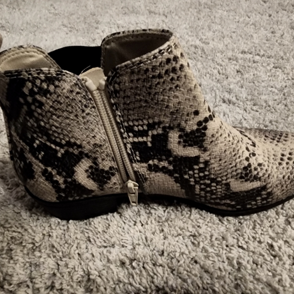 Booties - Picture 4 of 4